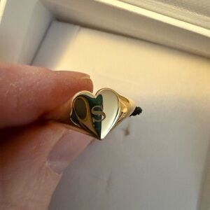 Mejuri Small Heart Signet Ring 14k gold